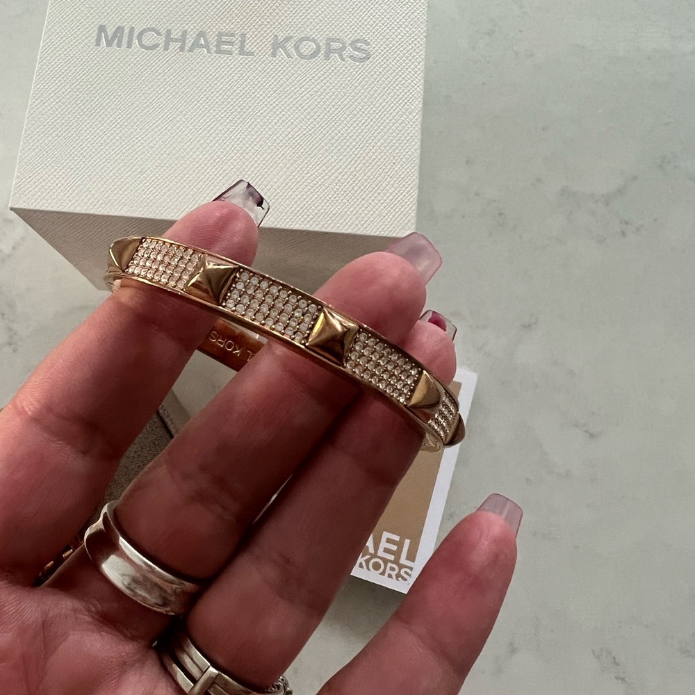 Michael Kors Darci rose gold pave watch and bracelet set - Picture 8 of 8